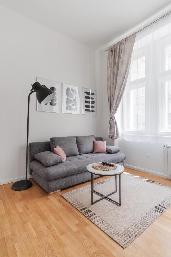 Luminous Apartment For 2 Near Wenceslas Square By Prague Days Екстериор снимка